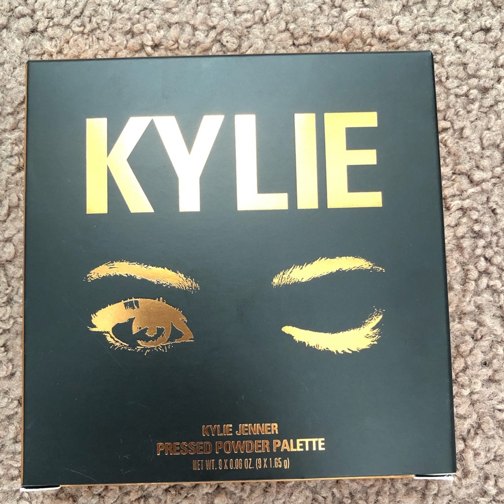 The bronze palette by Kylie cosmetics